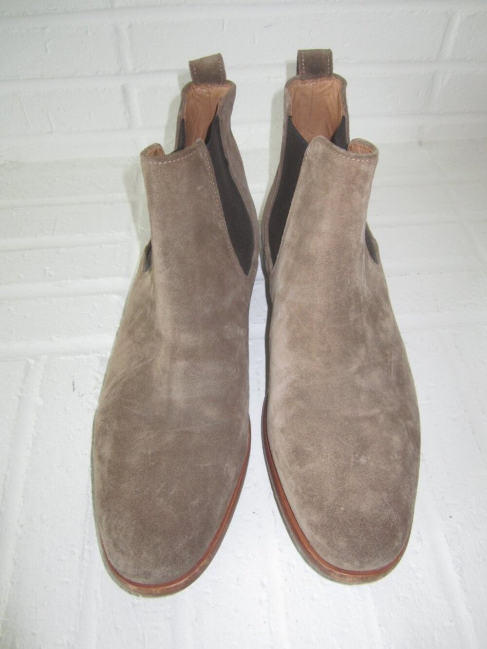 VINCE Suede Chelsea Boots Men’s 8 M EU 41